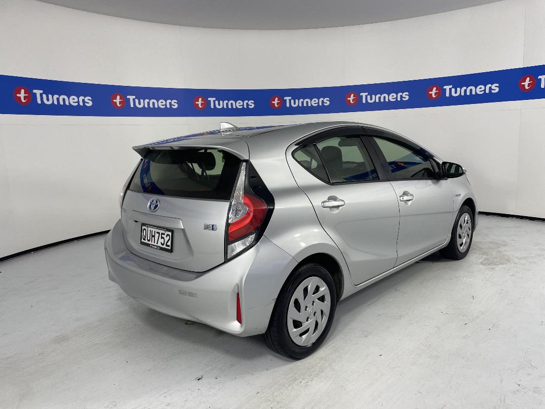 Photo '7' of Toyota Aqua Photo '7' of Toyota Aqua