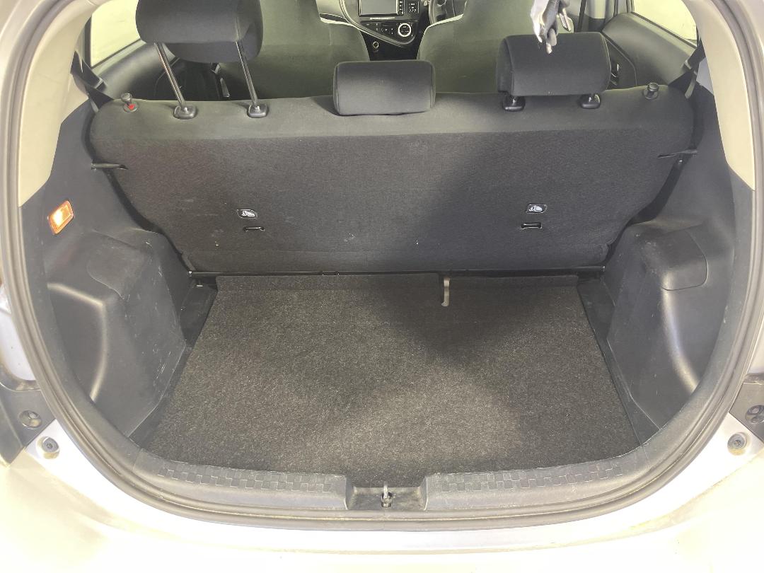 Photo '14' of Toyota Aqua Photo '14' of Toyota Aqua