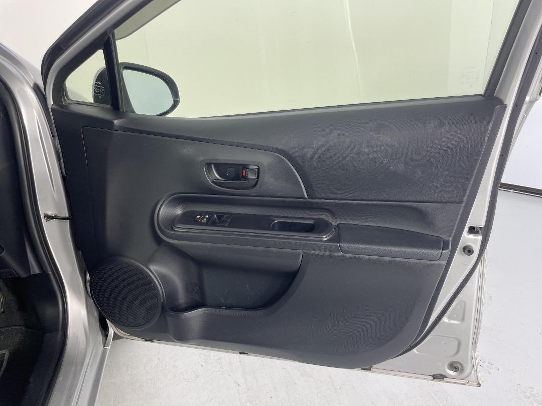 Photo '15' of Toyota Aqua Photo '15' of Toyota Aqua