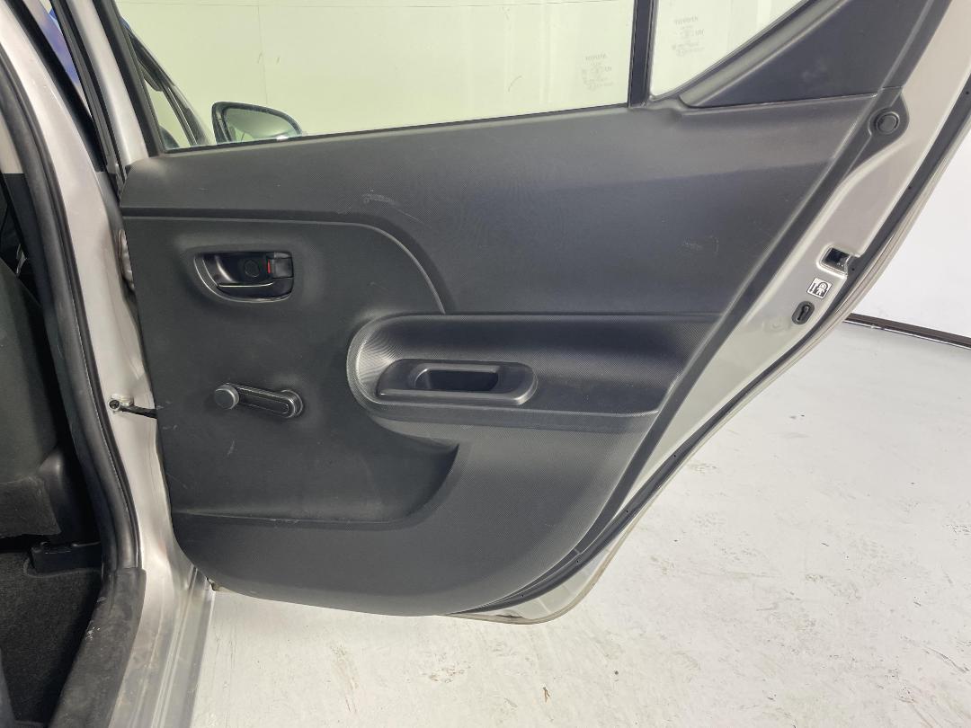 Photo '19' of Toyota Aqua Photo '19' of Toyota Aqua