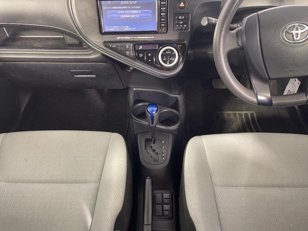 Photo '18' of Toyota Aqua Photo '18' of Toyota Aqua