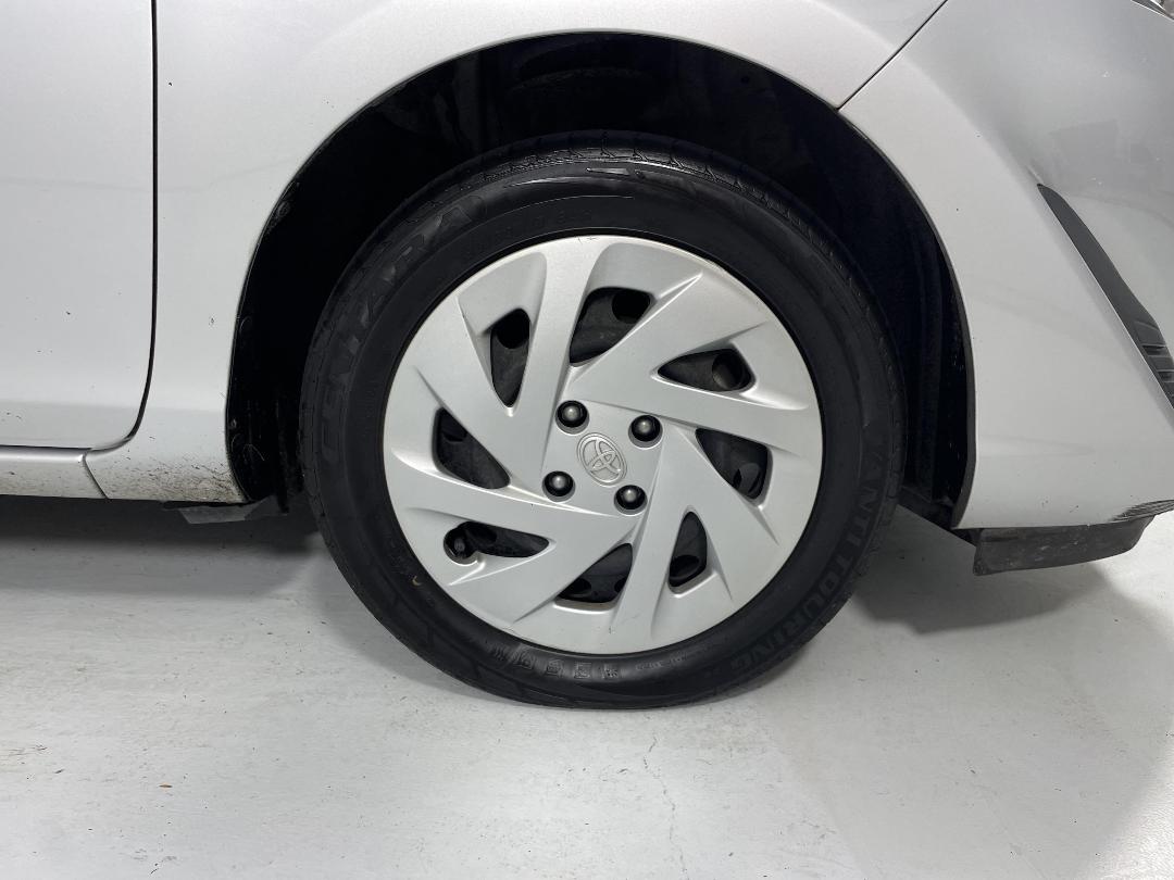 Photo '9' of Toyota Aqua Photo '9' of Toyota Aqua