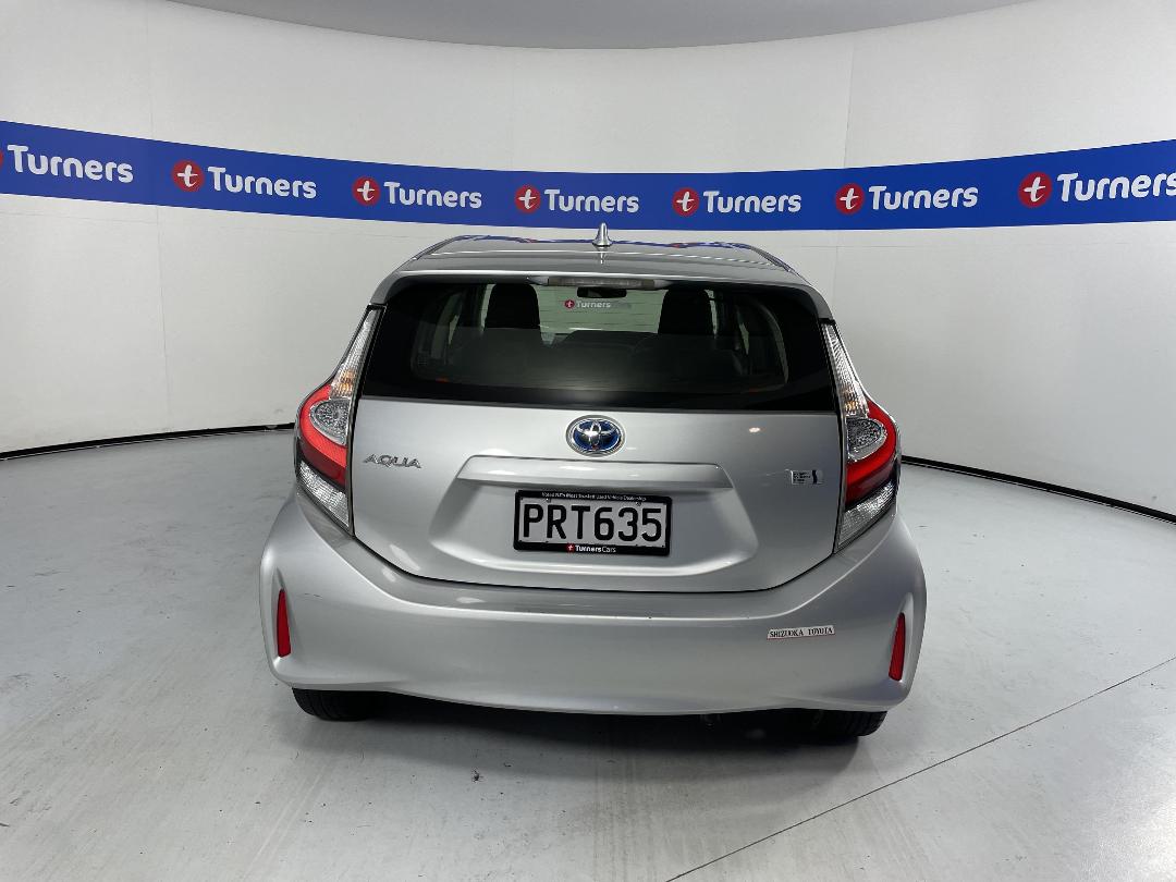 Photo '6' of Toyota Aqua Photo '6' of Toyota Aqua