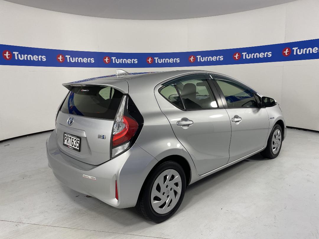 Photo '7' of Toyota Aqua Photo '7' of Toyota Aqua