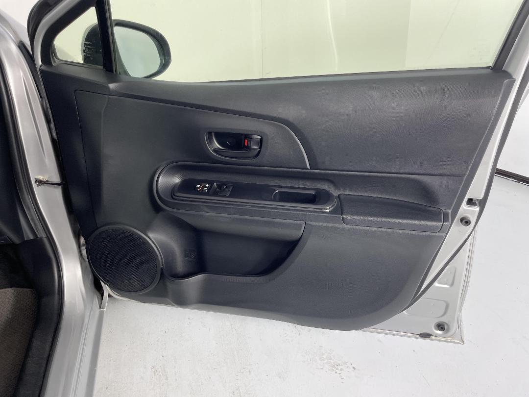 Photo '15' of Toyota Aqua Photo '15' of Toyota Aqua