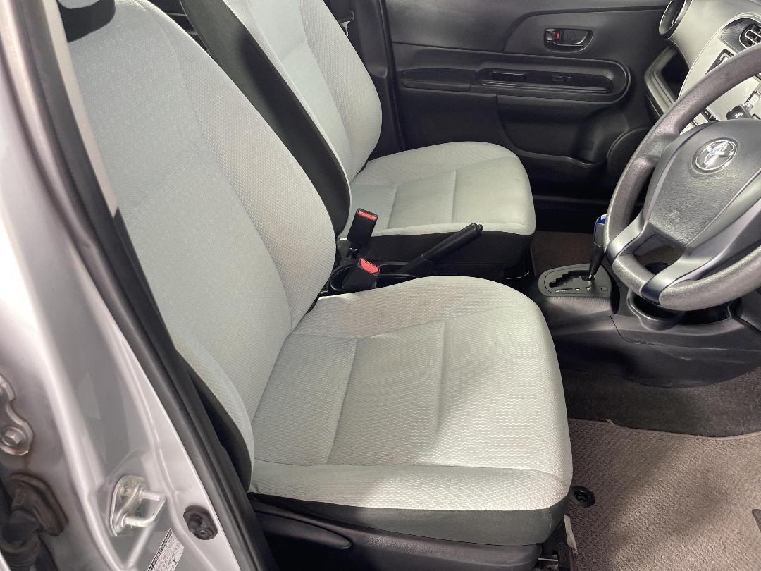 Photo '16' of Toyota Aqua Photo '16' of Toyota Aqua