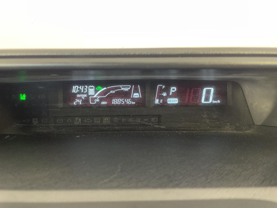 Photo '21' of Toyota Aqua Photo '21' of Toyota Aqua