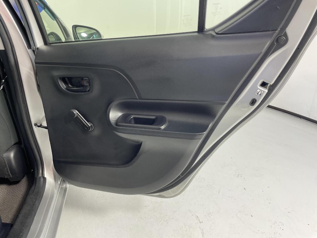 Photo '19' of Toyota Aqua Photo '19' of Toyota Aqua