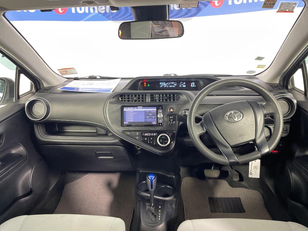 Photo '17' of Toyota Aqua Photo '17' of Toyota Aqua