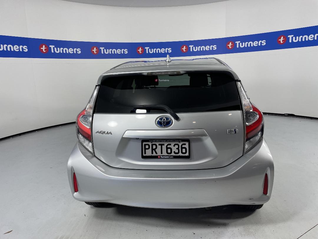 Photo '6' of Toyota Aqua