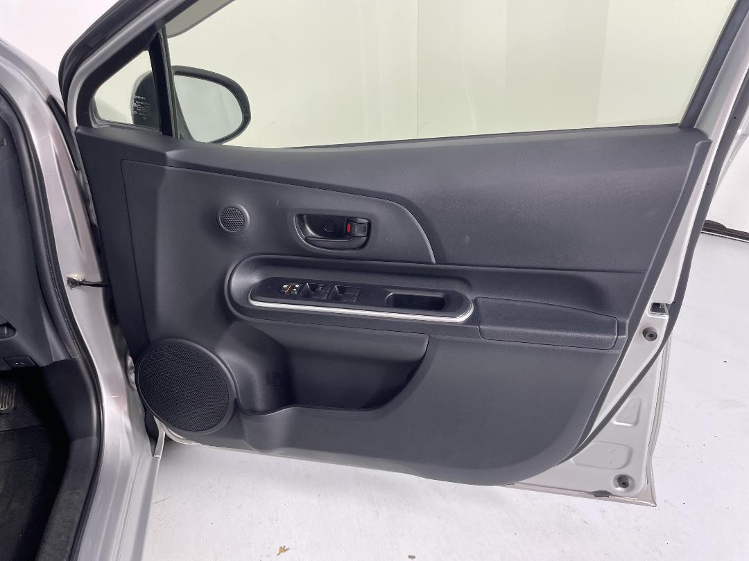 Photo '15' of Toyota Aqua