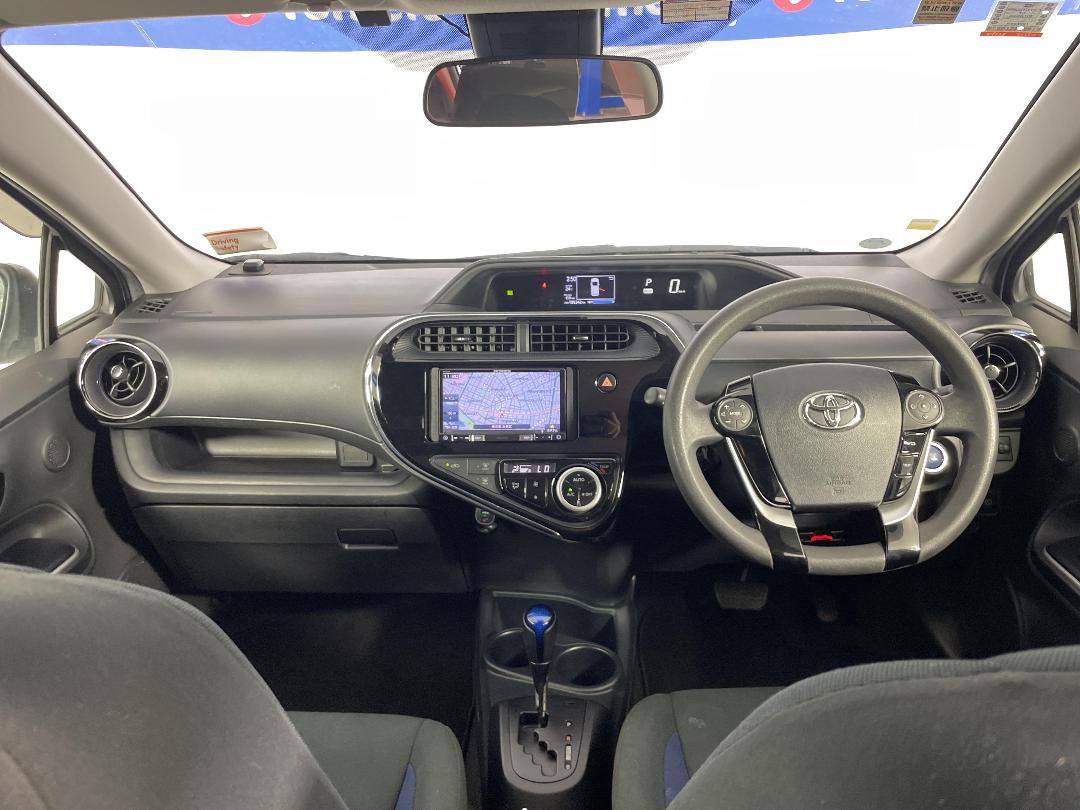 Photo '17' of Toyota Aqua