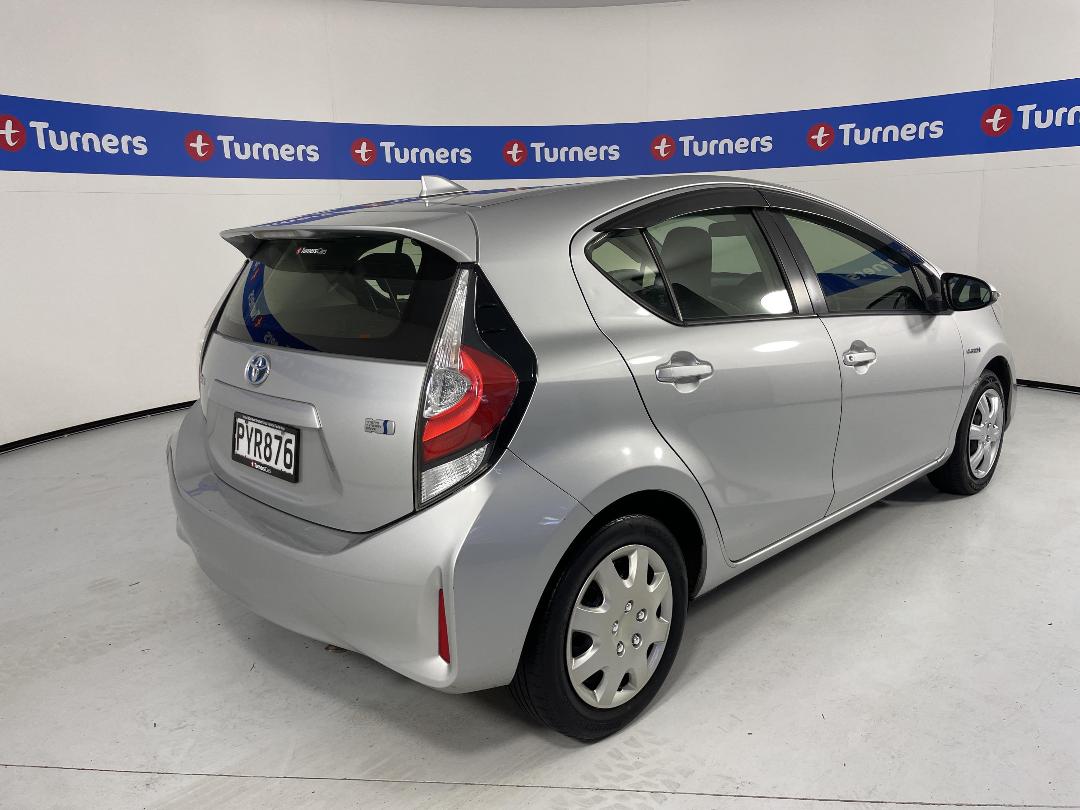 Photo '7' of Toyota Aqua Photo '7' of Toyota Aqua