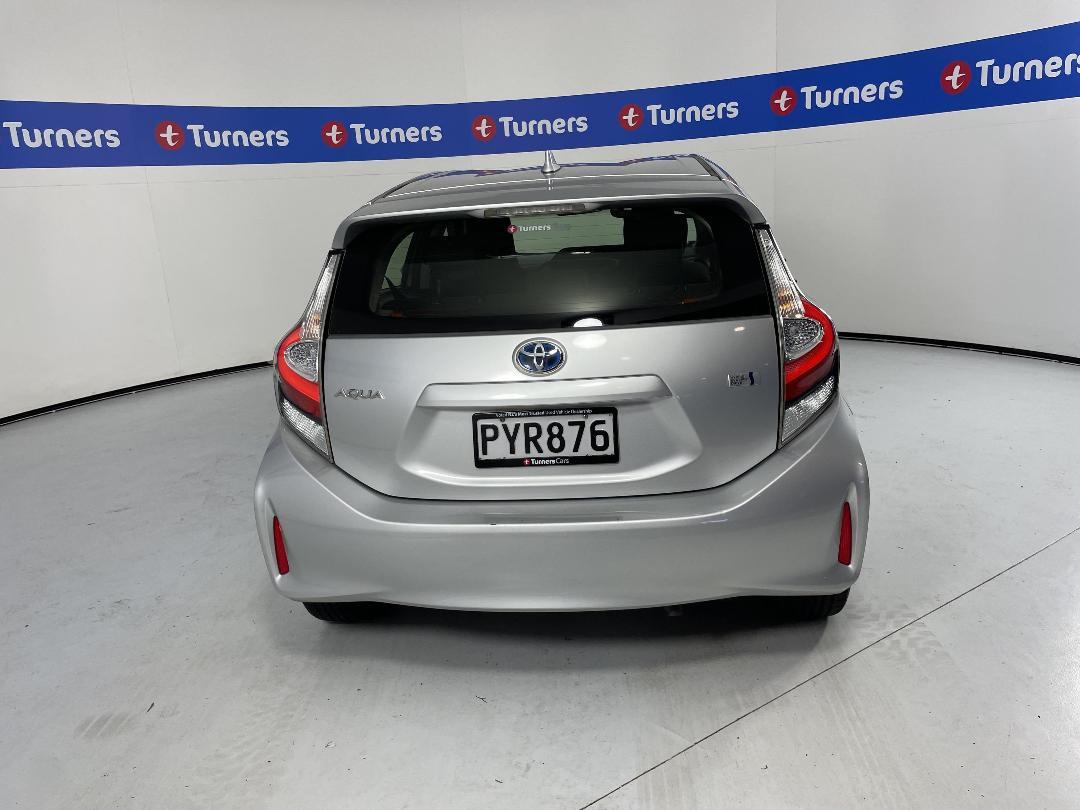 Photo '6' of Toyota Aqua Photo '6' of Toyota Aqua