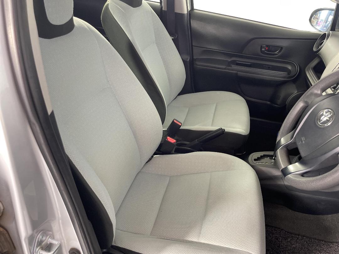 Photo '16' of Toyota Aqua Photo '16' of Toyota Aqua