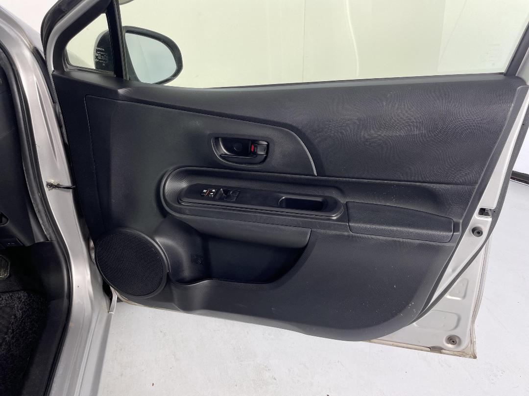 Photo '15' of Toyota Aqua Photo '15' of Toyota Aqua