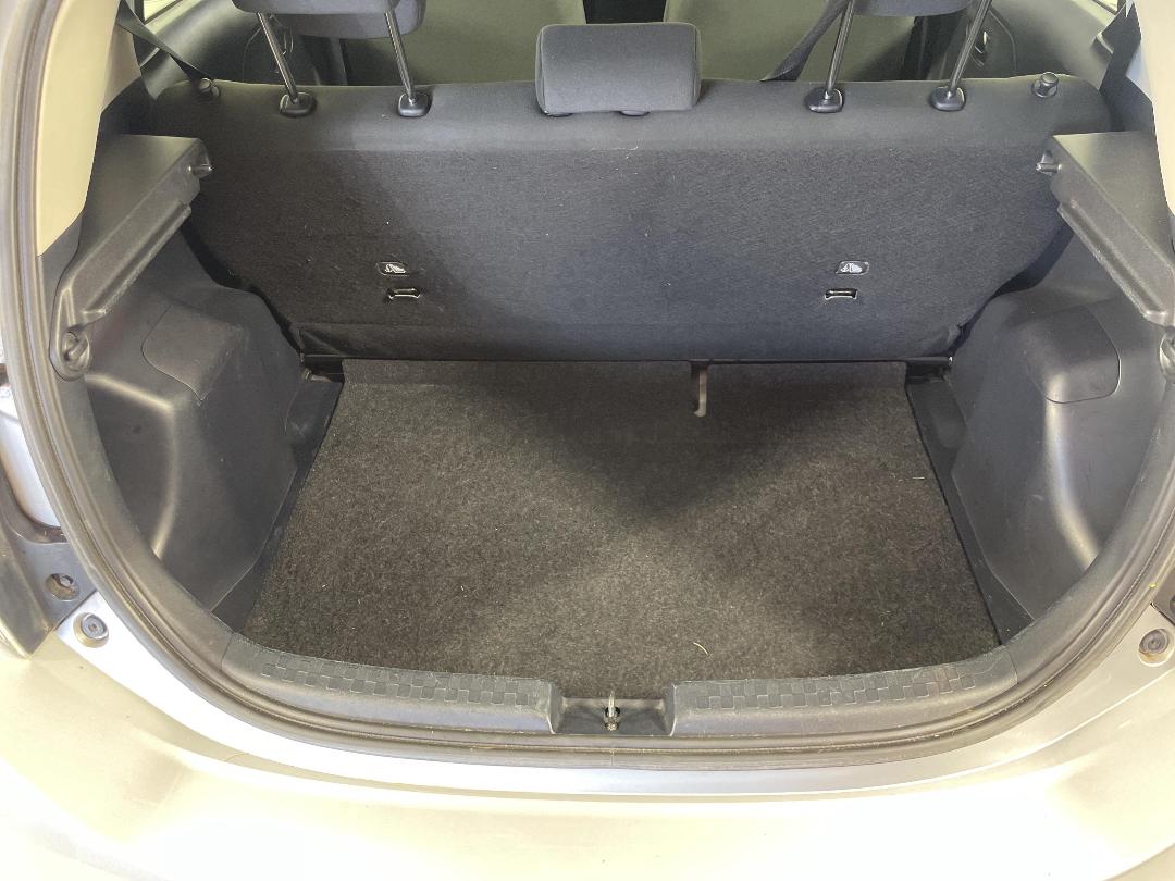 Photo '14' of Toyota Aqua Photo '14' of Toyota Aqua