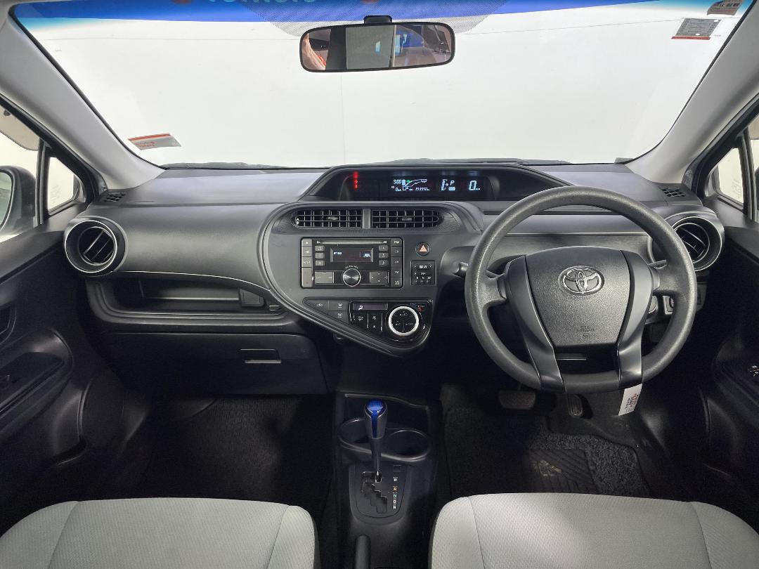 Photo '17' of Toyota Aqua Photo '17' of Toyota Aqua