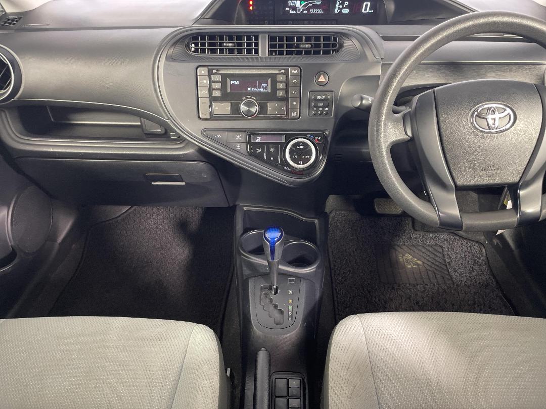 Photo '18' of Toyota Aqua Photo '18' of Toyota Aqua