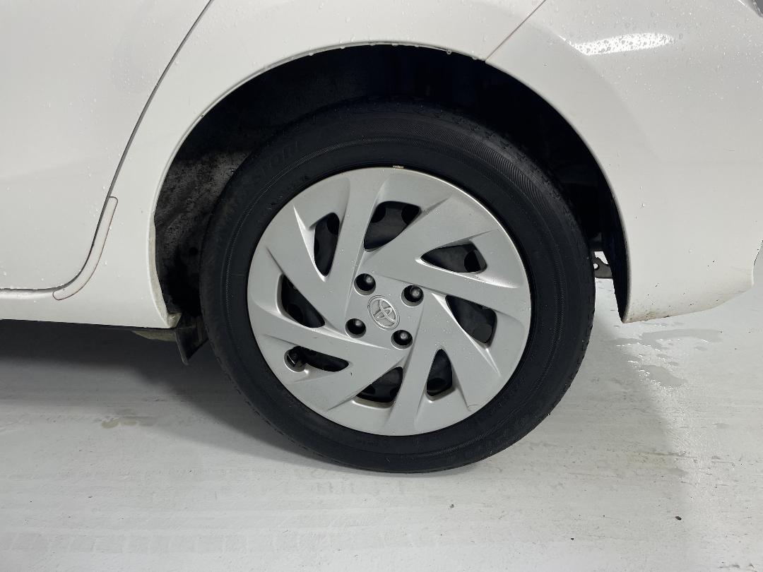 Photo '11' of Toyota Aqua