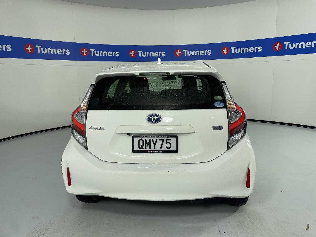 Photo '6' of Toyota Aqua