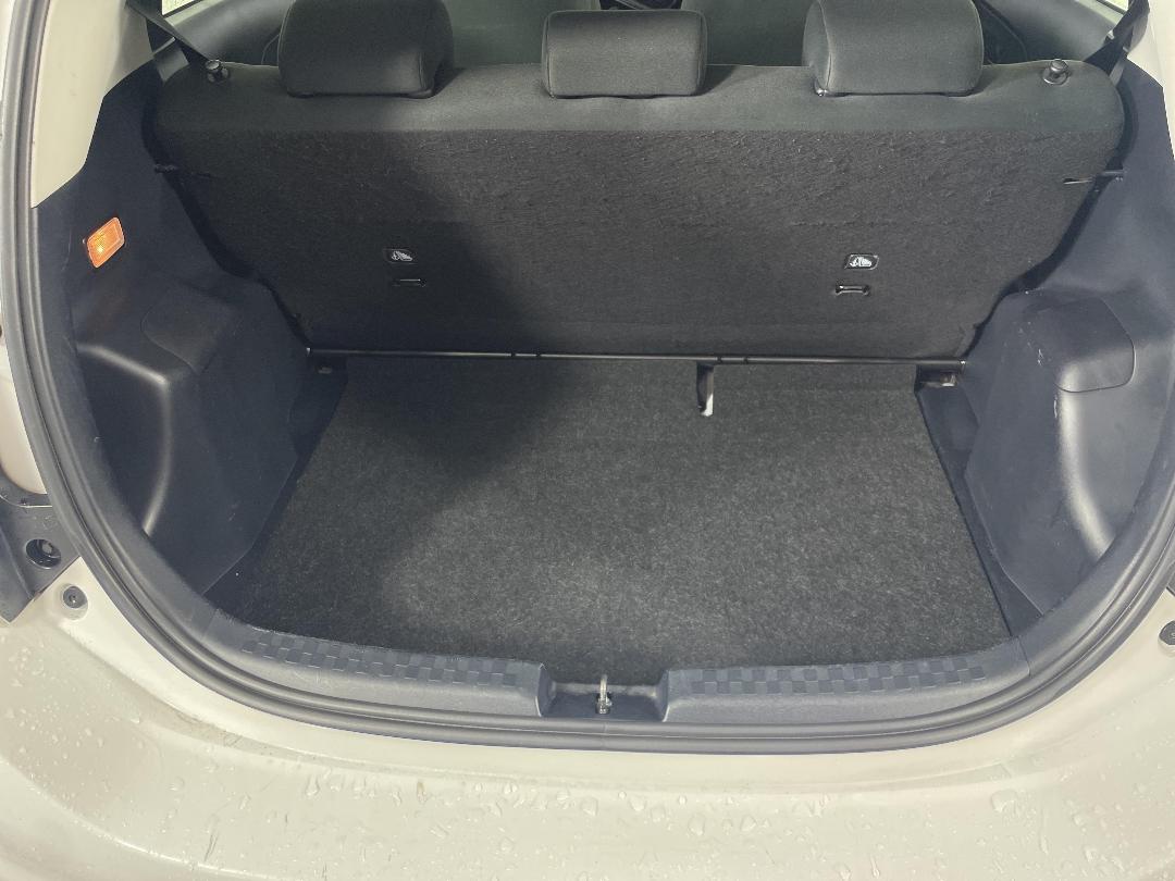 Photo '14' of Toyota Aqua