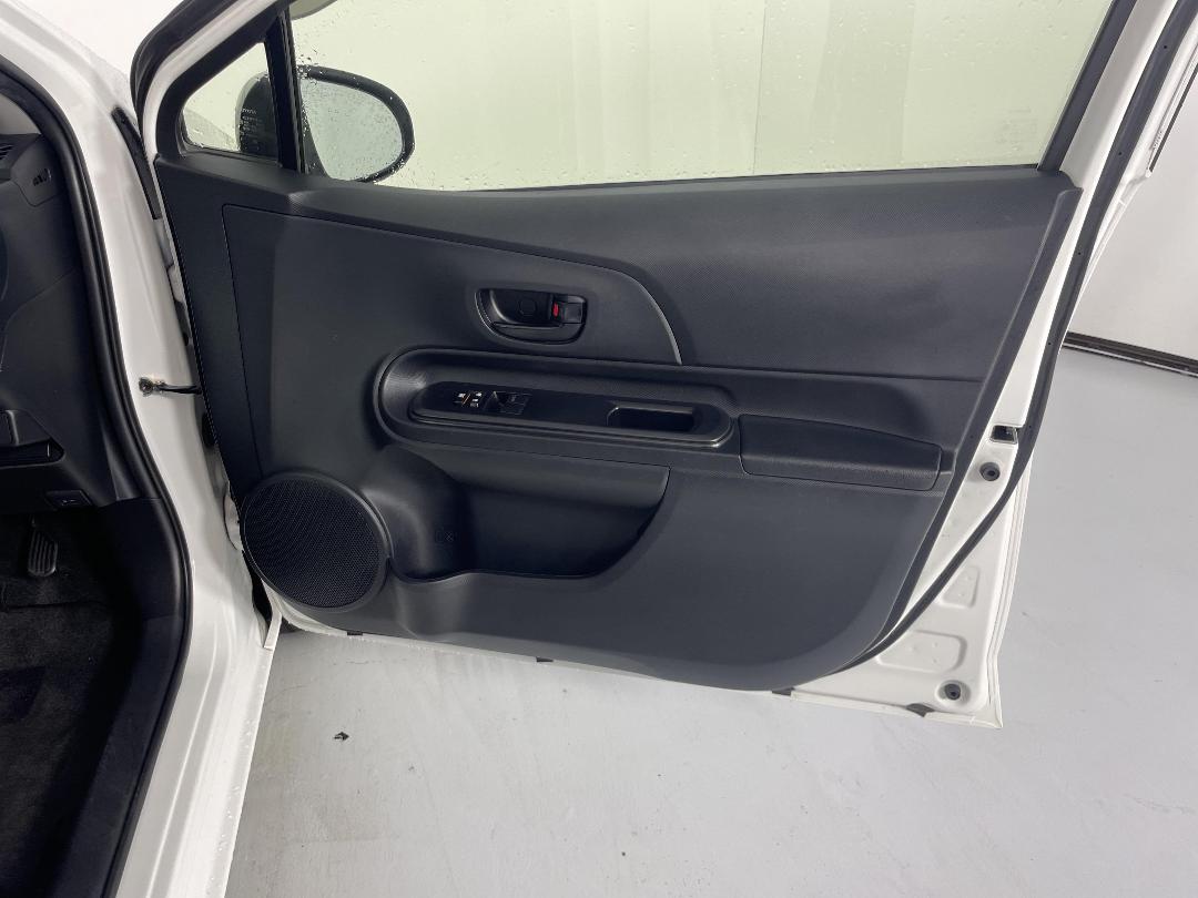 Photo '15' of Toyota Aqua