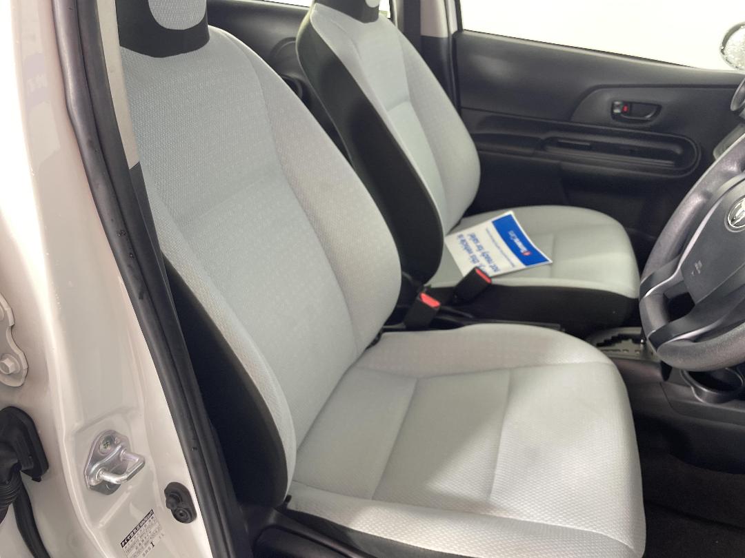 Photo '16' of Toyota Aqua