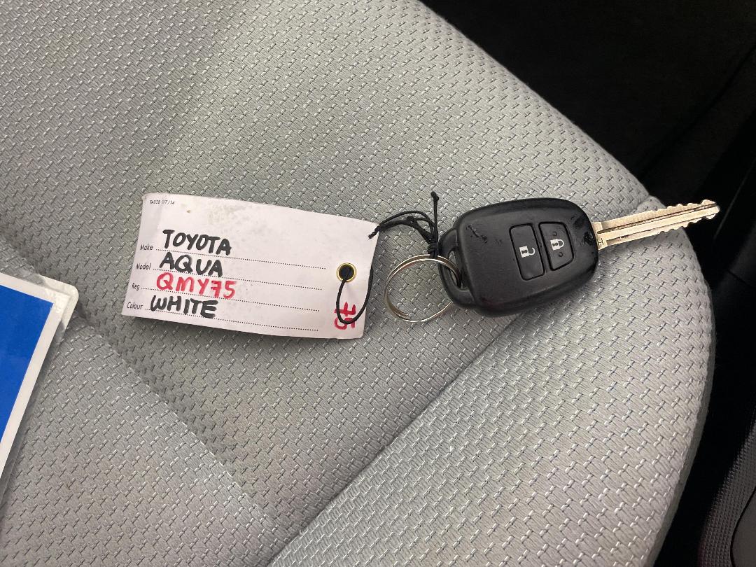 Photo '22' of Toyota Aqua