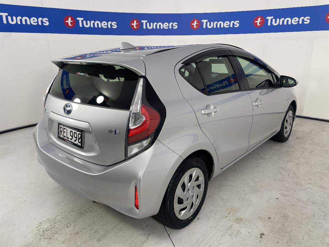 Photo '7' of Toyota Aqua