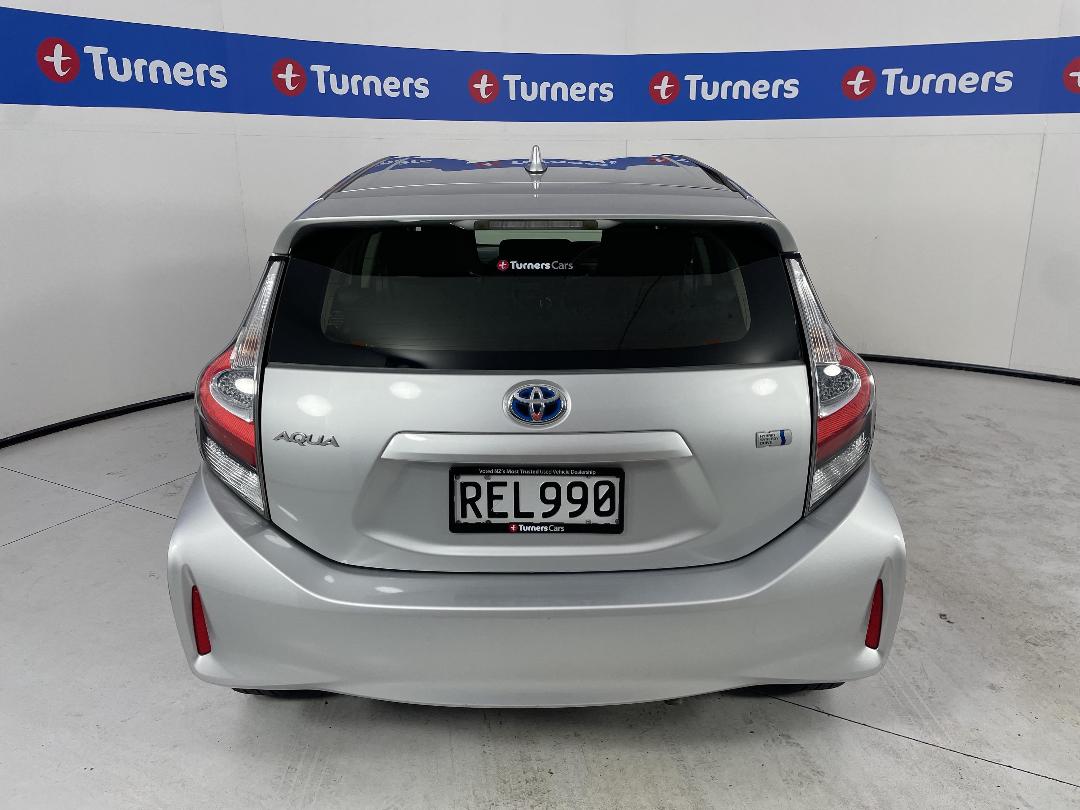 Photo '6' of Toyota Aqua