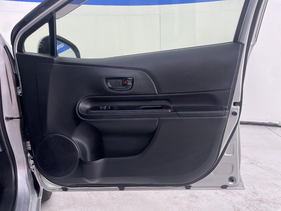 Photo '15' of Toyota Aqua