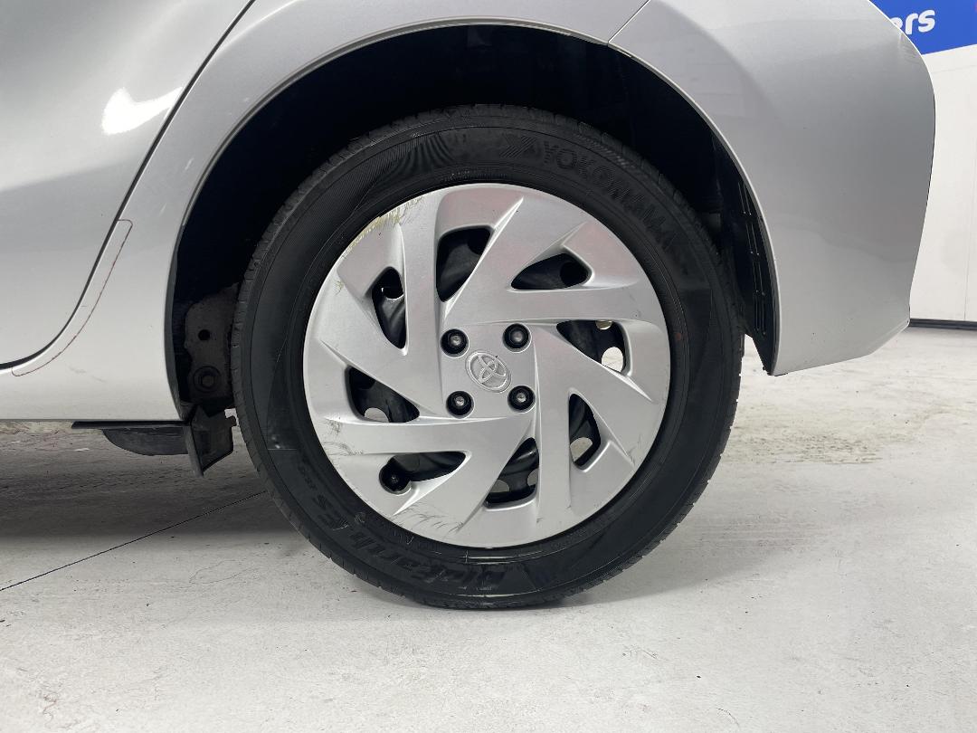 Photo '11' of Toyota Aqua