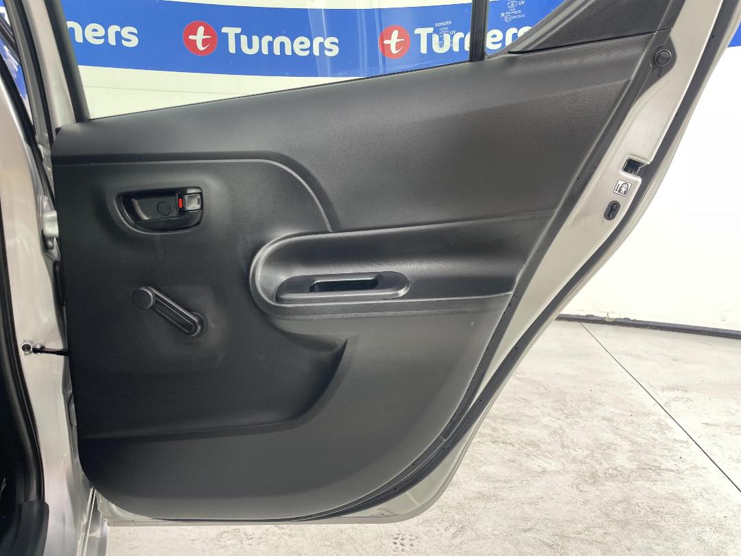 Photo '19' of Toyota Aqua