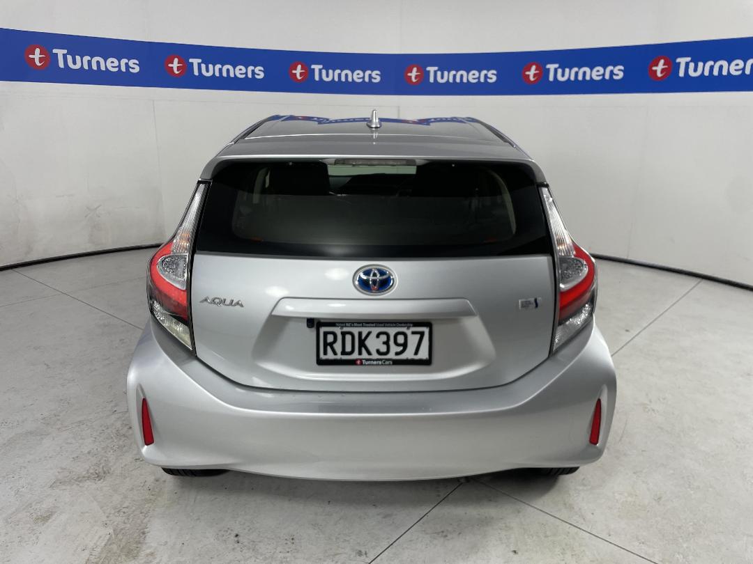 Photo '6' of Toyota Aqua