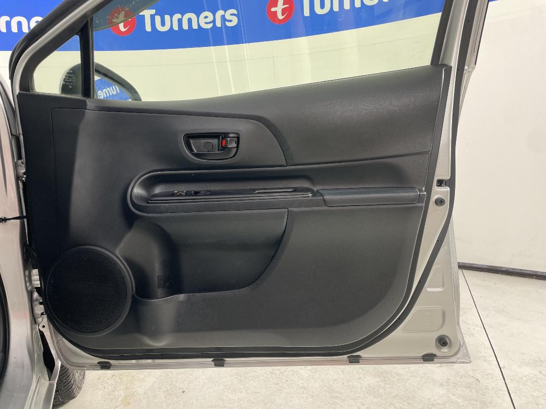 Photo '15' of Toyota Aqua