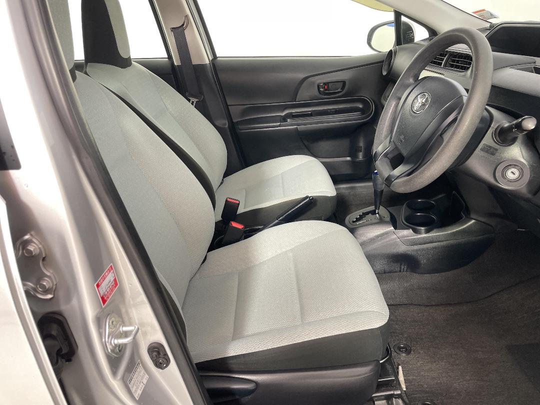 Photo '16' of Toyota Aqua