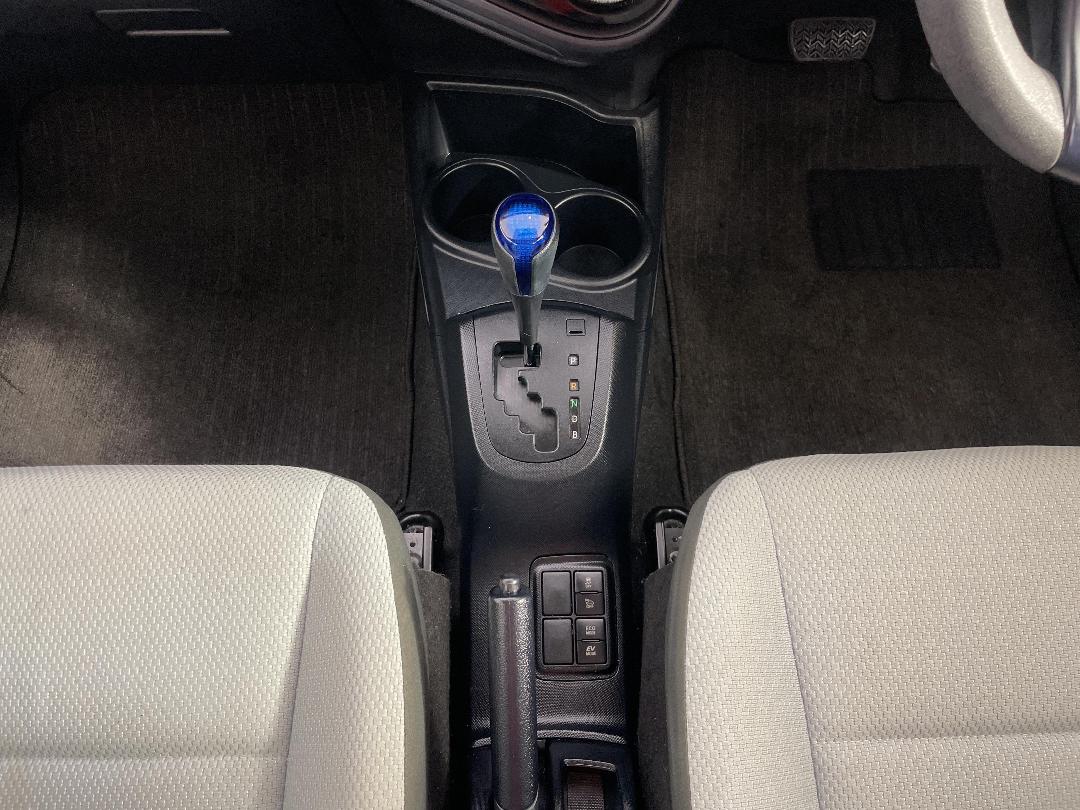 Photo '18' of Toyota Aqua