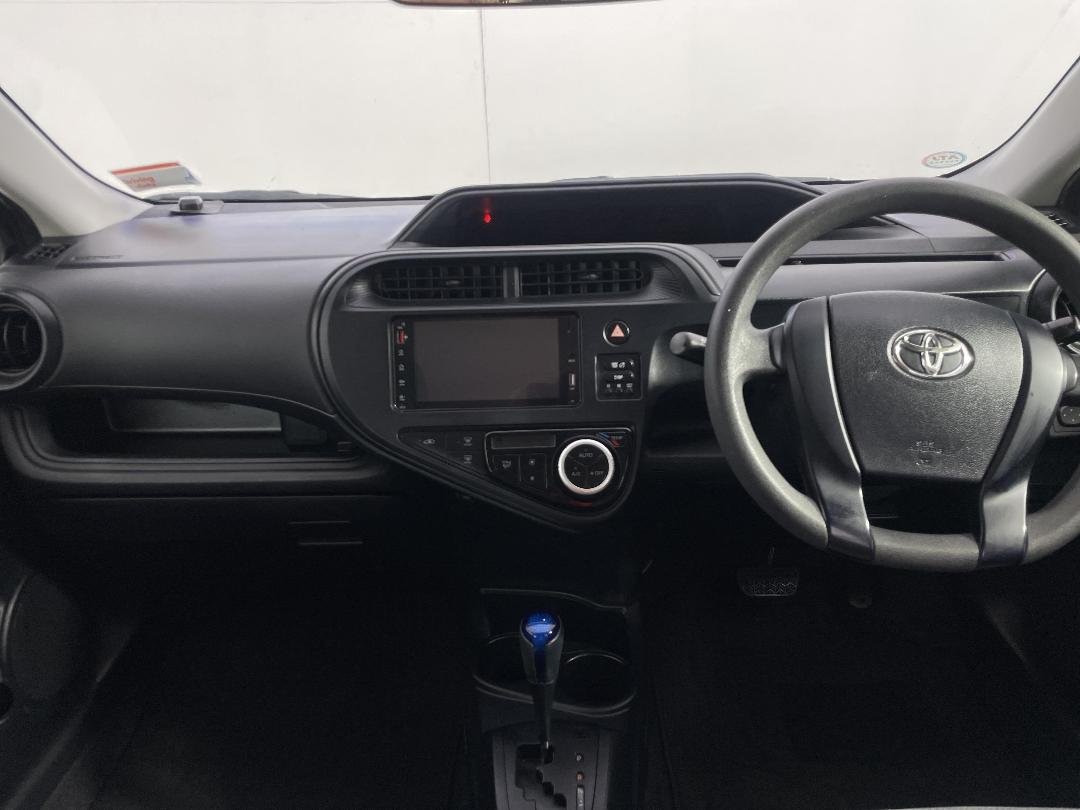 Photo '17' of Toyota Aqua