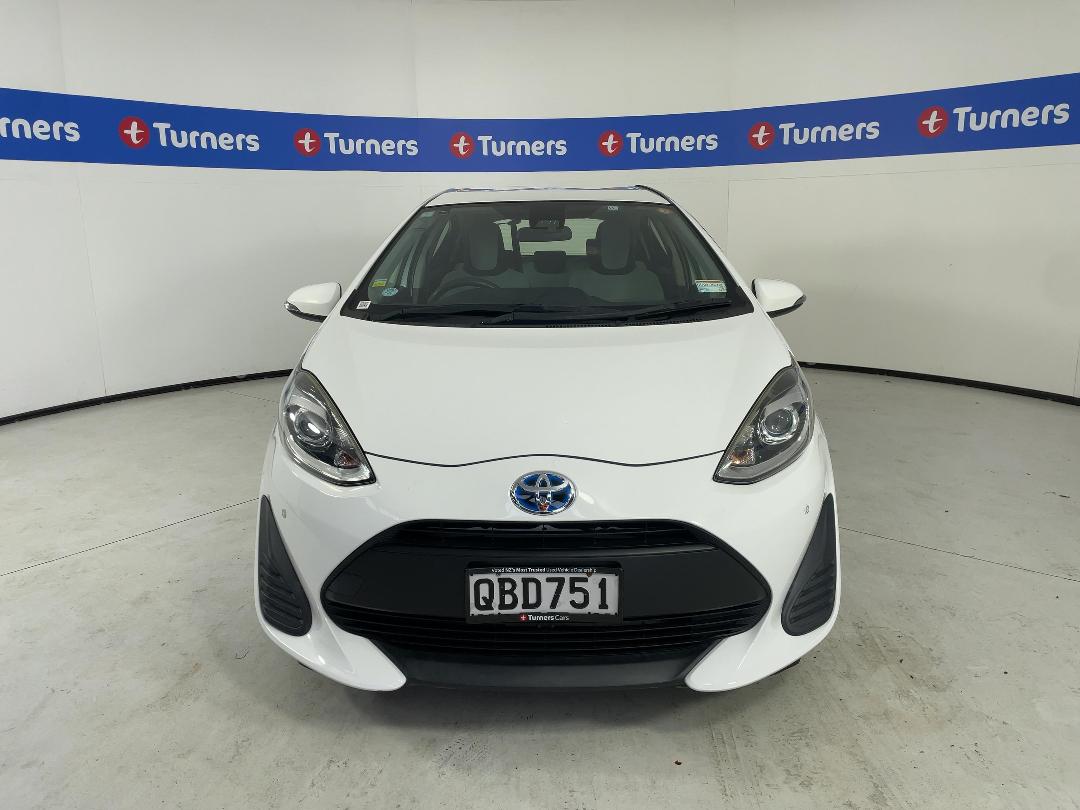 Photo '2' of Toyota Aqua