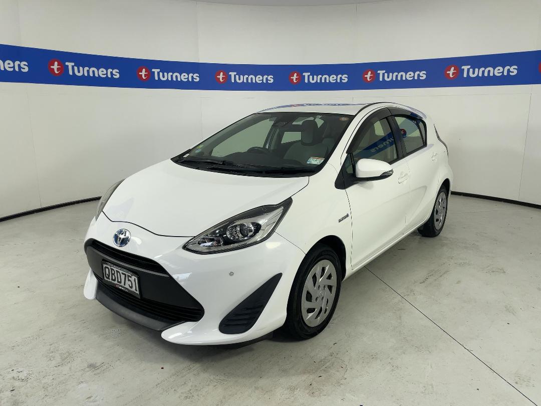 Photo '4' of Toyota Aqua