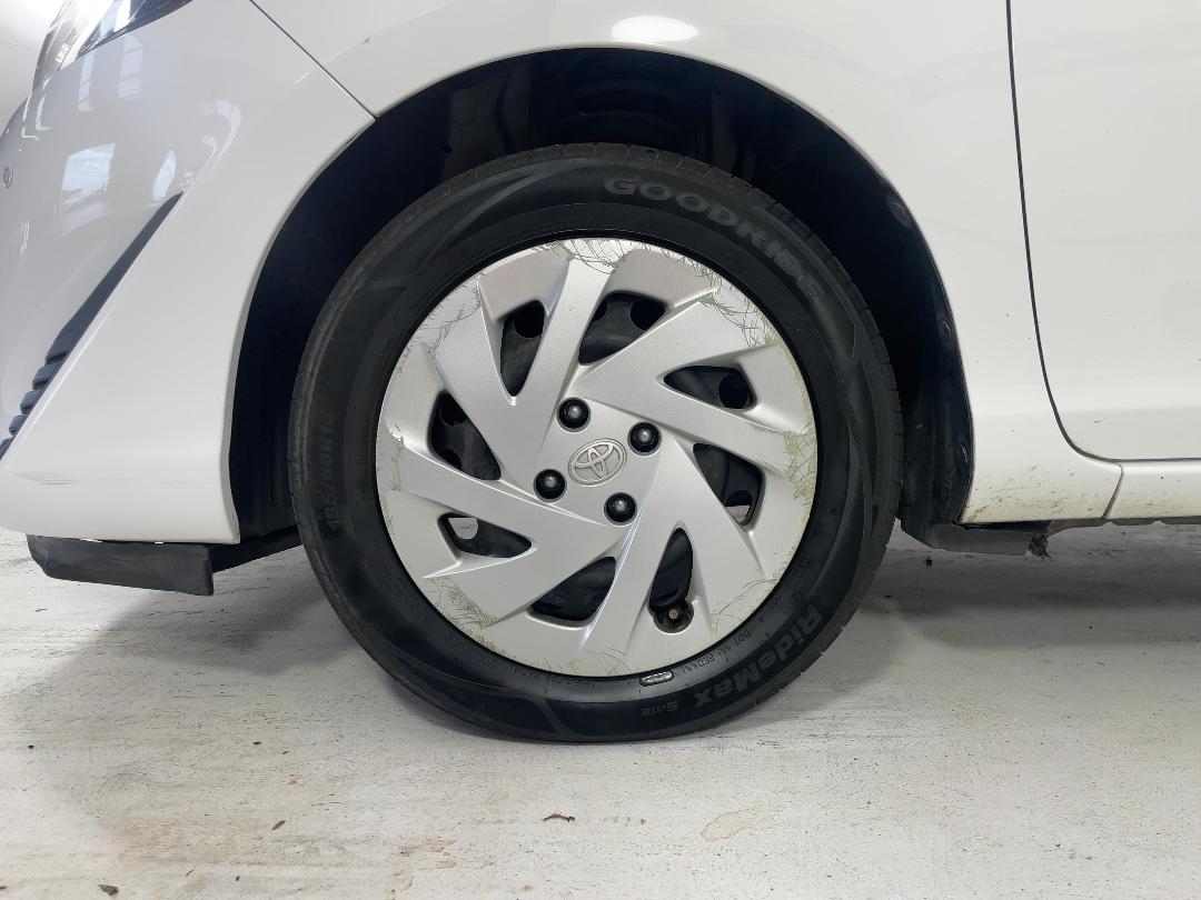 Photo '10' of Toyota Aqua