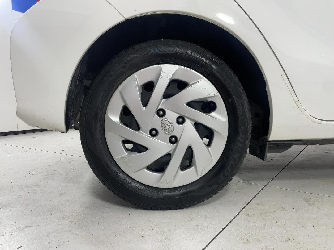 Photo '12' of Toyota Aqua