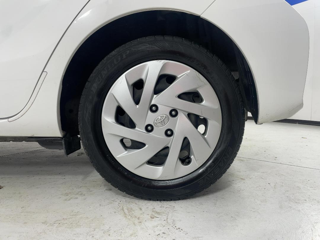 Photo '11' of Toyota Aqua