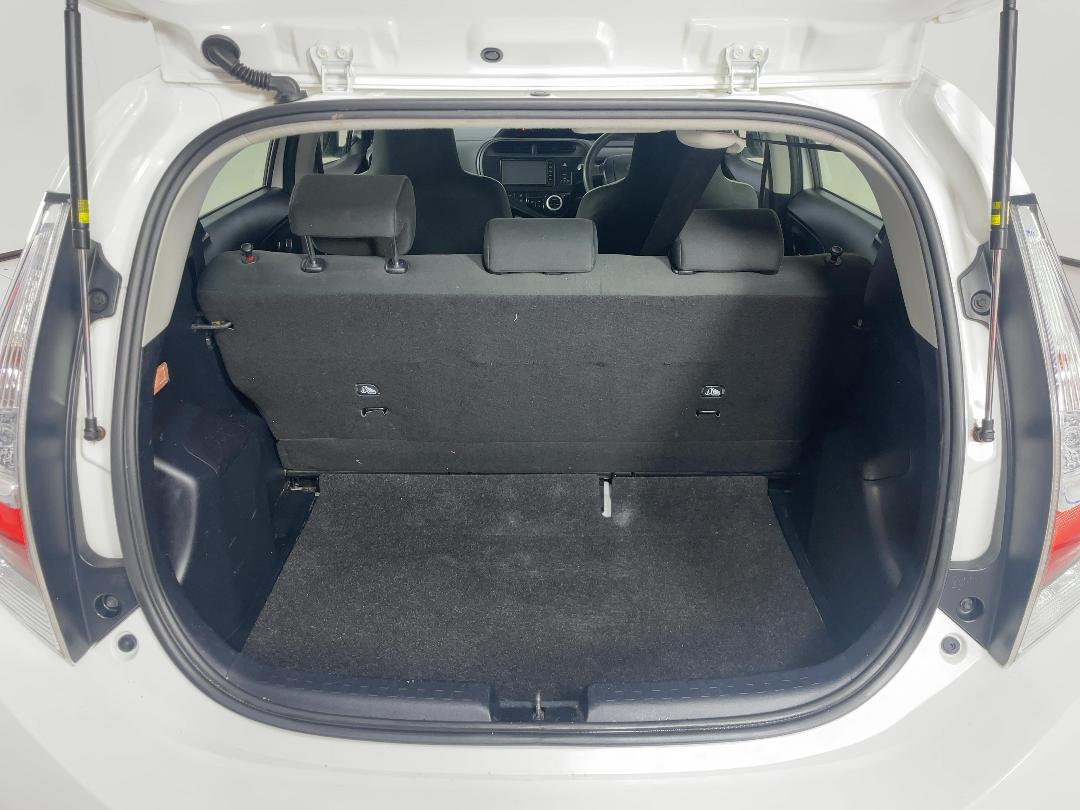 Photo '14' of Toyota Aqua