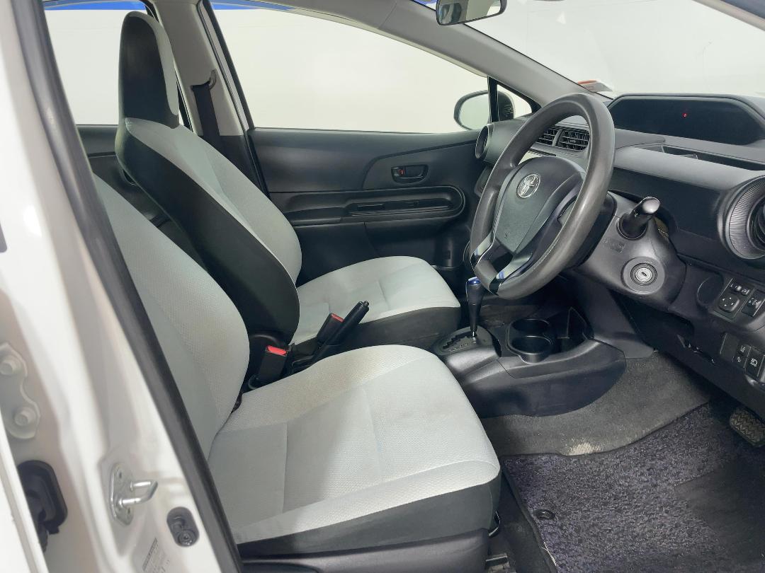 Photo '16' of Toyota Aqua