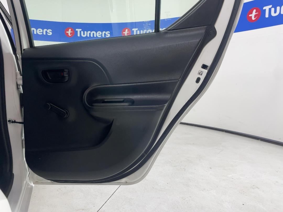 Photo '19' of Toyota Aqua