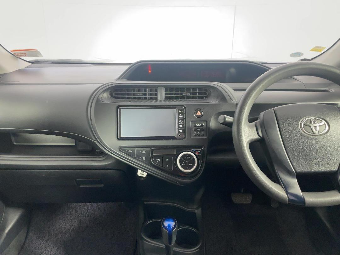 Photo '17' of Toyota Aqua