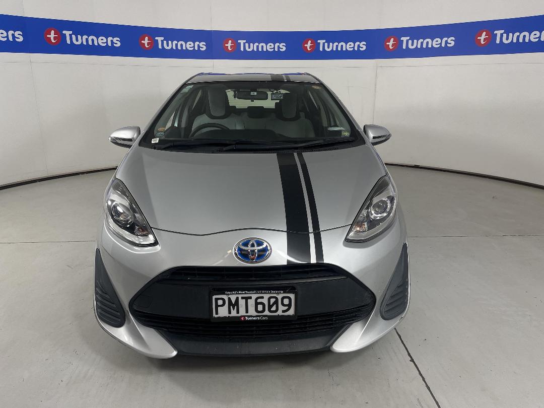 Photo '2' of Toyota Aqua Photo '2' of Toyota Aqua