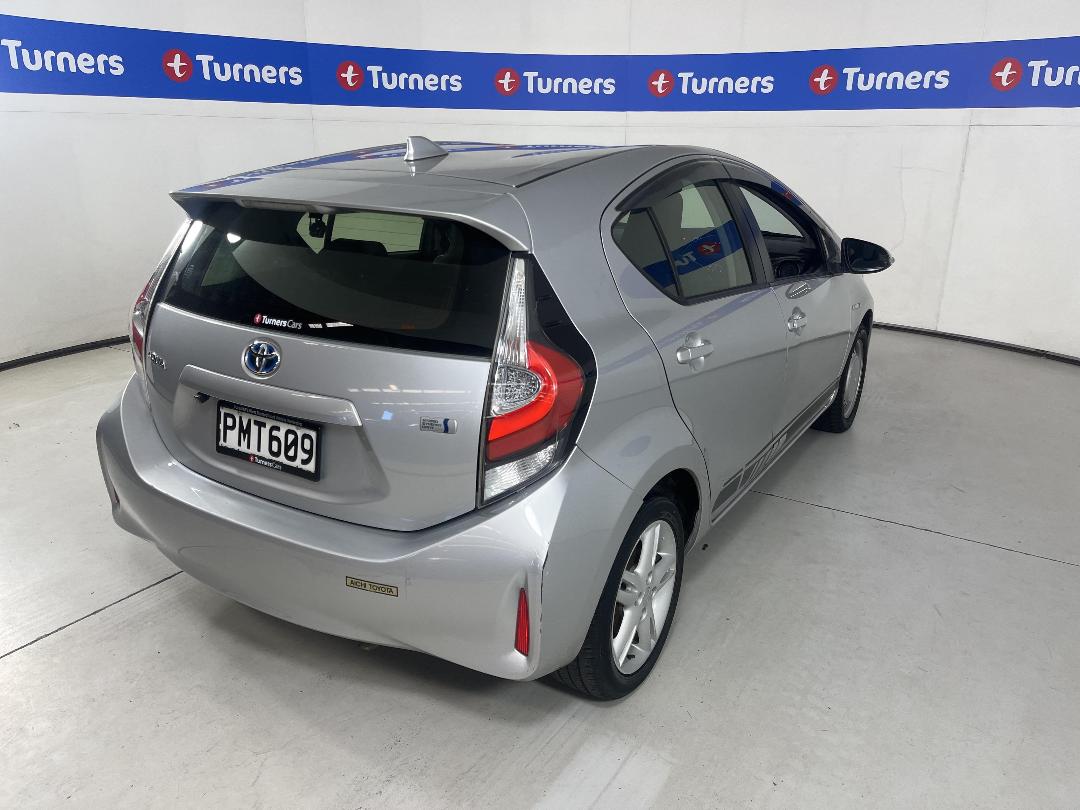 Photo '7' of Toyota Aqua Photo '7' of Toyota Aqua